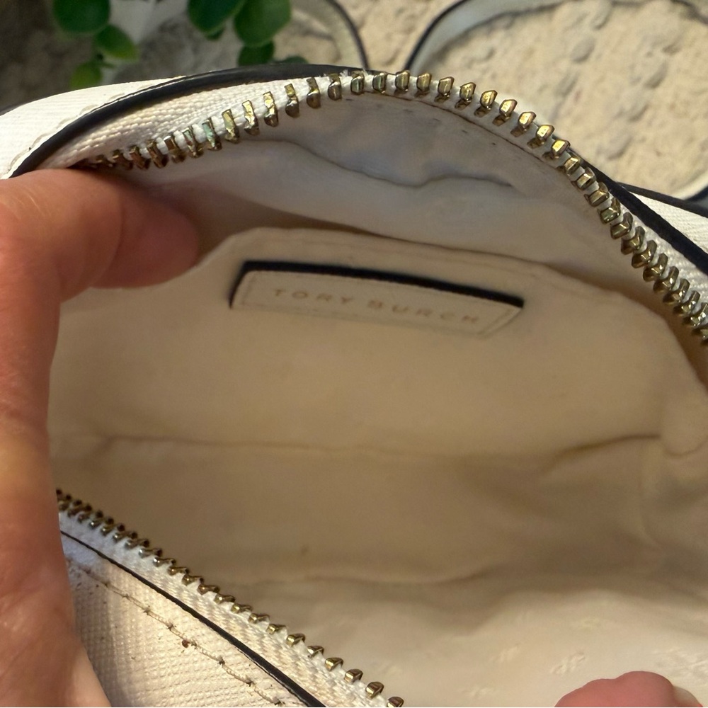 Tory Burch Ivory Emerson Round  Crossbody Bag with Gold Chain - Picture 5 of 9